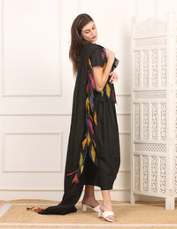 Stola in Seta Nera con Frange Artigianali Multicolor