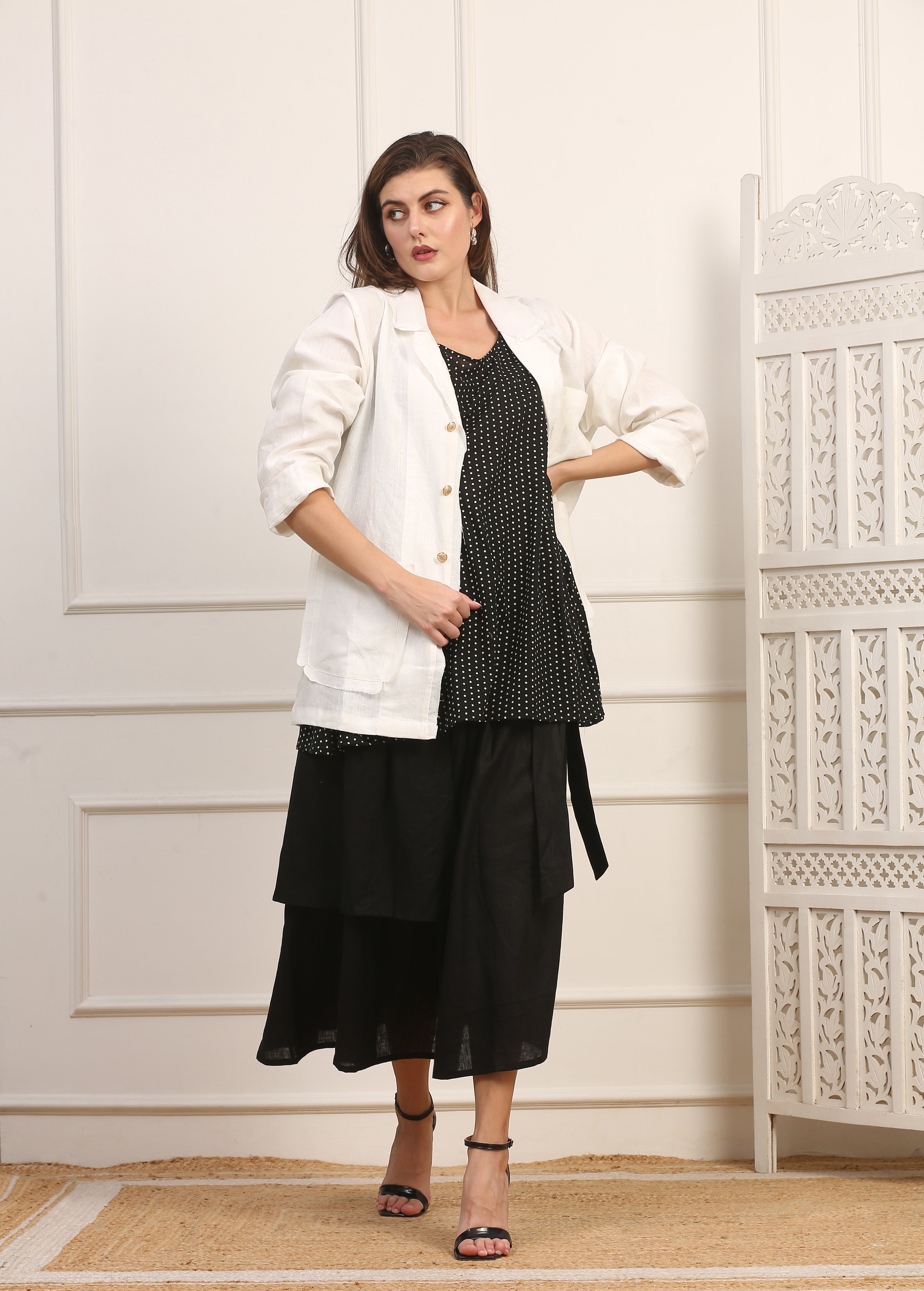 Giacca Lunga in Lino Bianco con Tasche Applicate