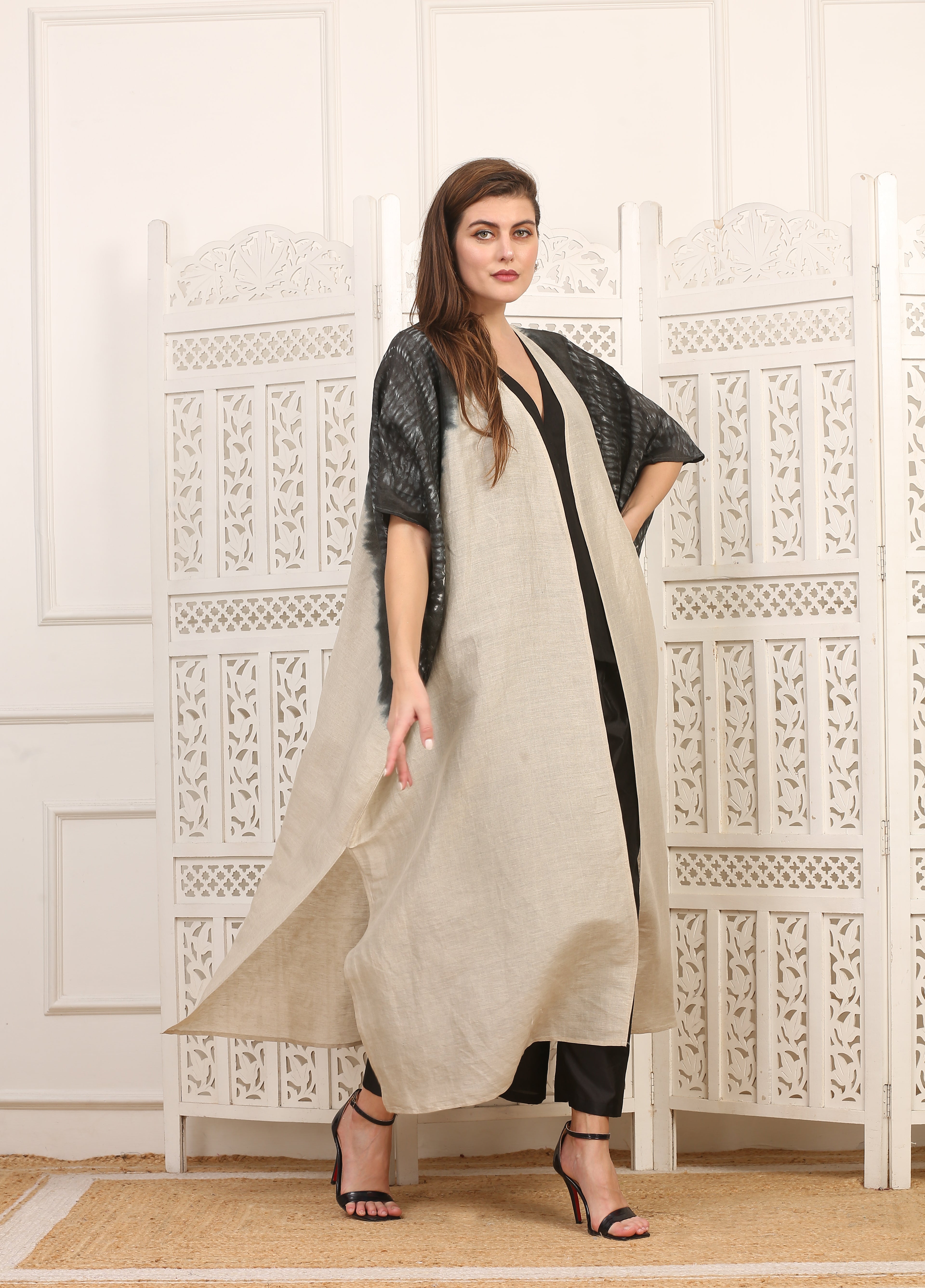 Kimono in Lino Cotone Bianco con Maniche Shibori Nere