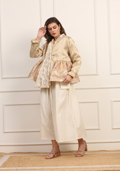 Giacca Corta in Broccato Oro con Balze e Ricami Floreali