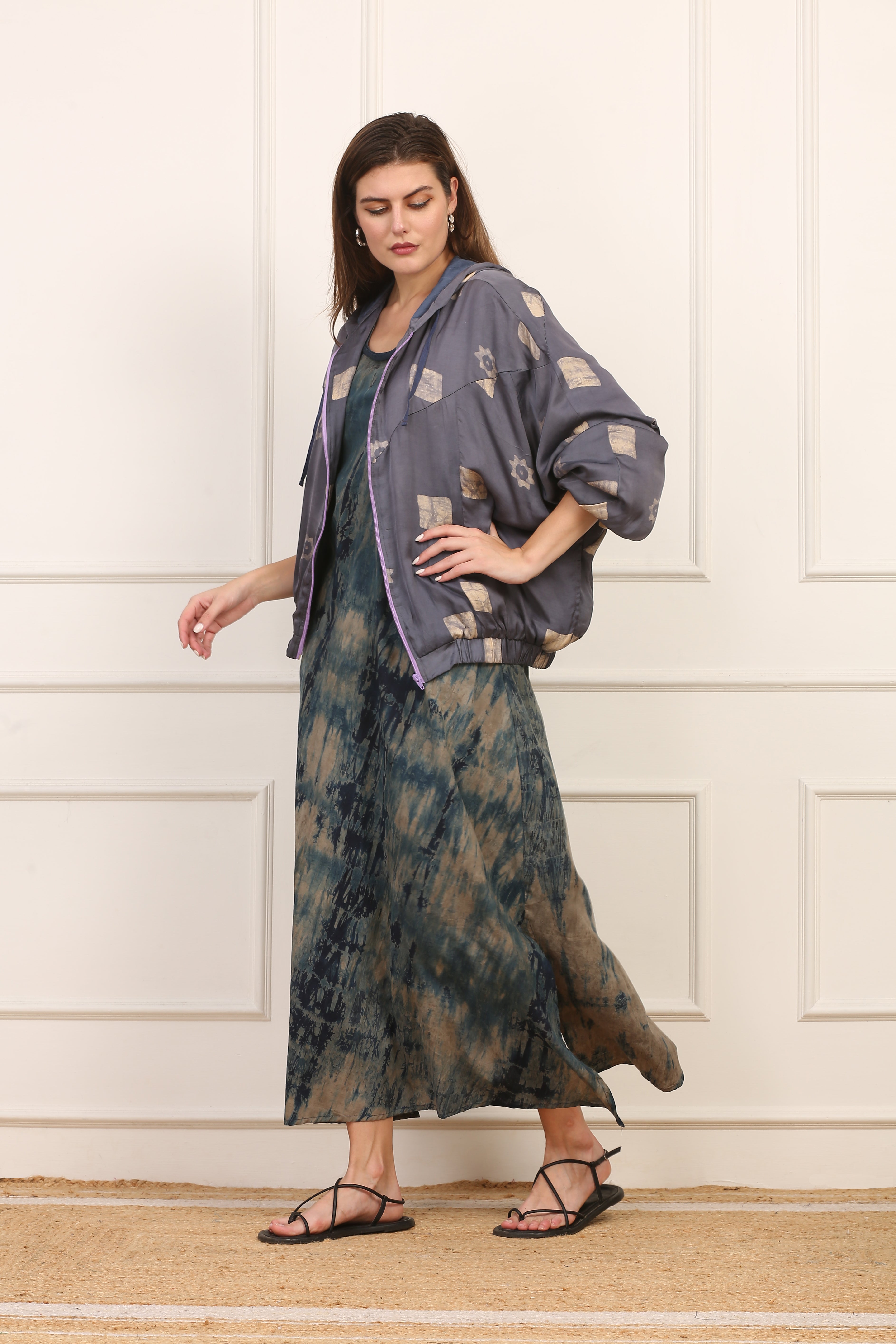 Giubbino con Cappuccio in Seta Shibori Viola con Motivi Geometrici