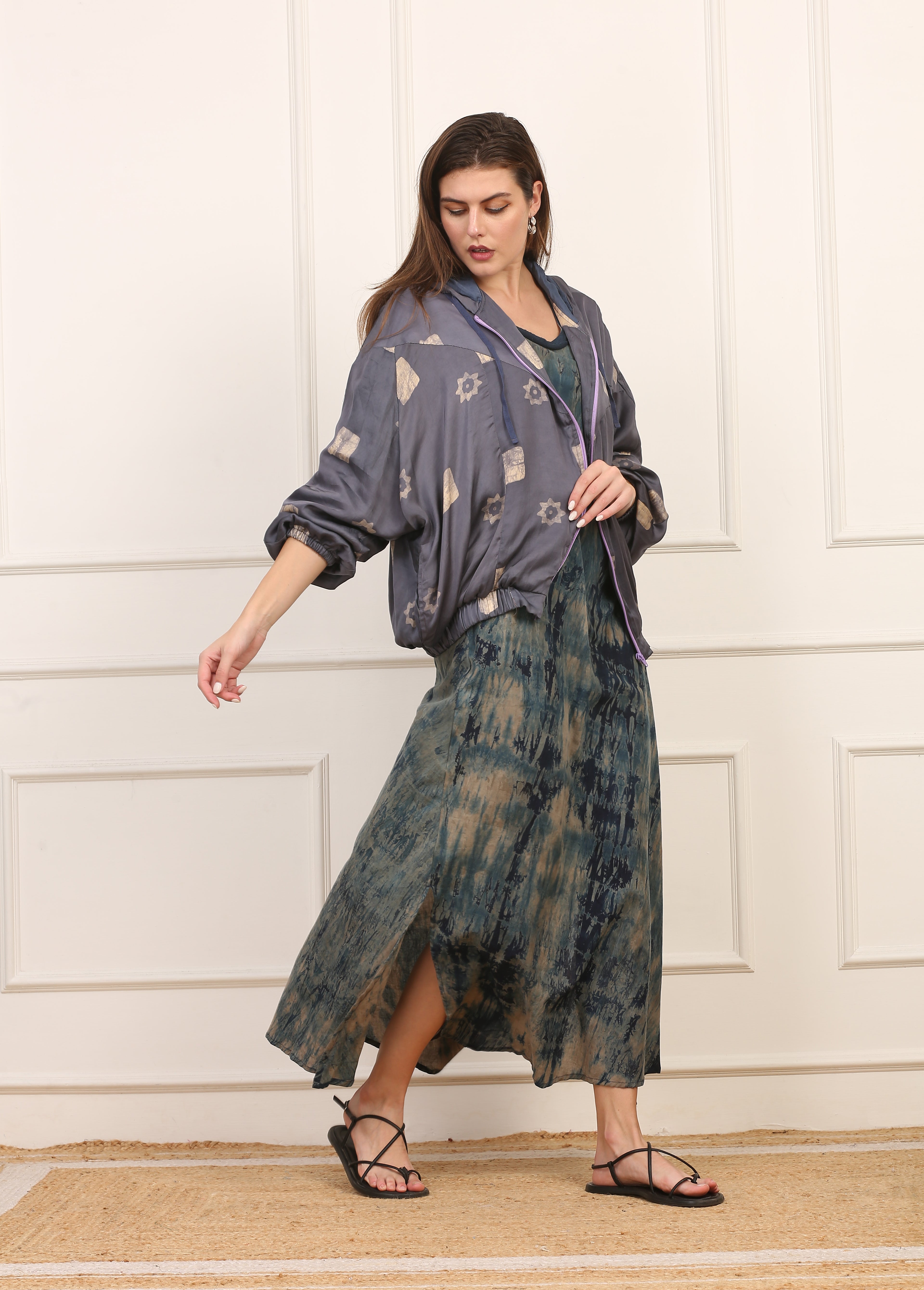 Giubbino con Cappuccio in Seta Shibori Viola con Motivi Geometrici