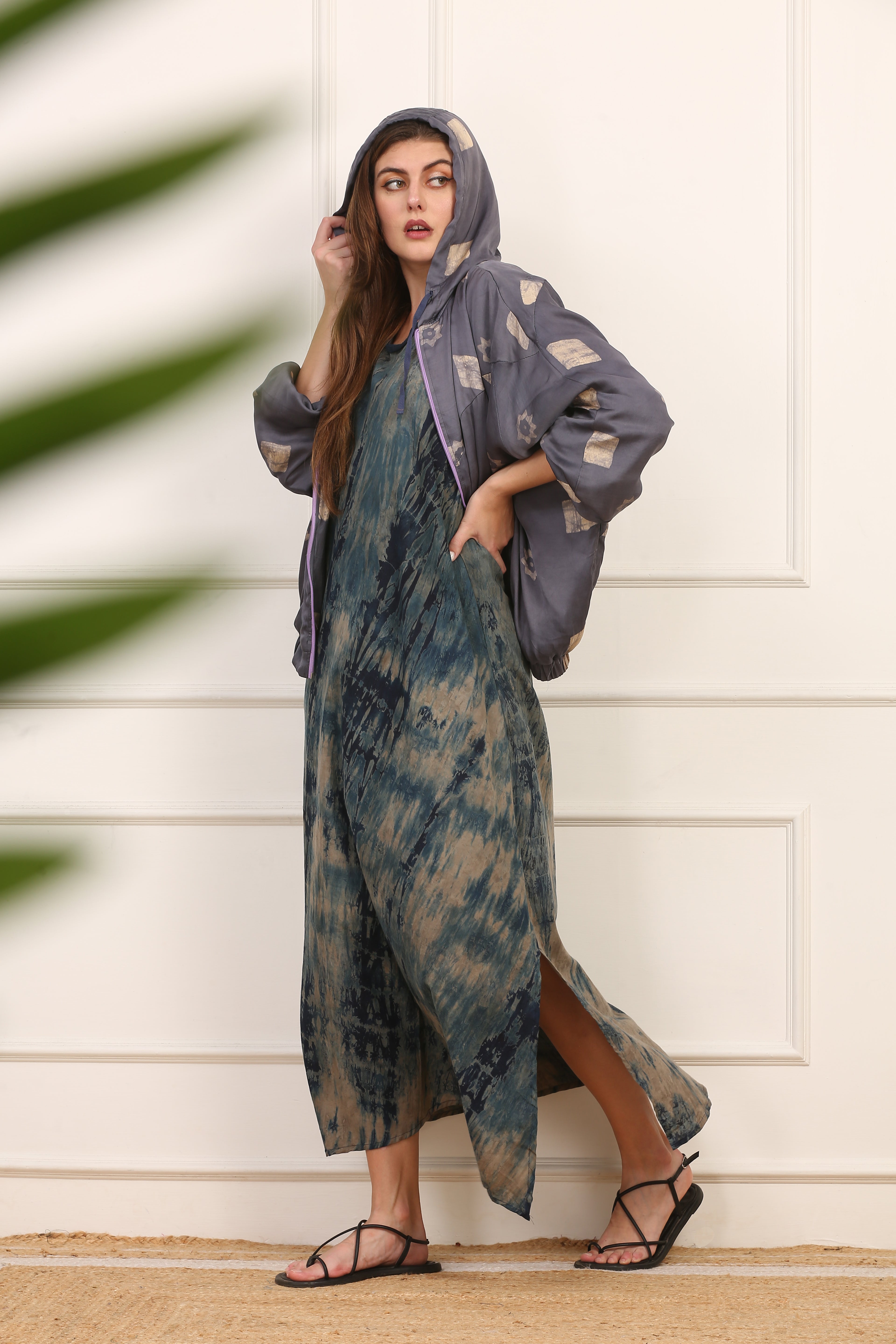 Giubbino con Cappuccio in Seta Shibori Viola con Motivi Geometrici