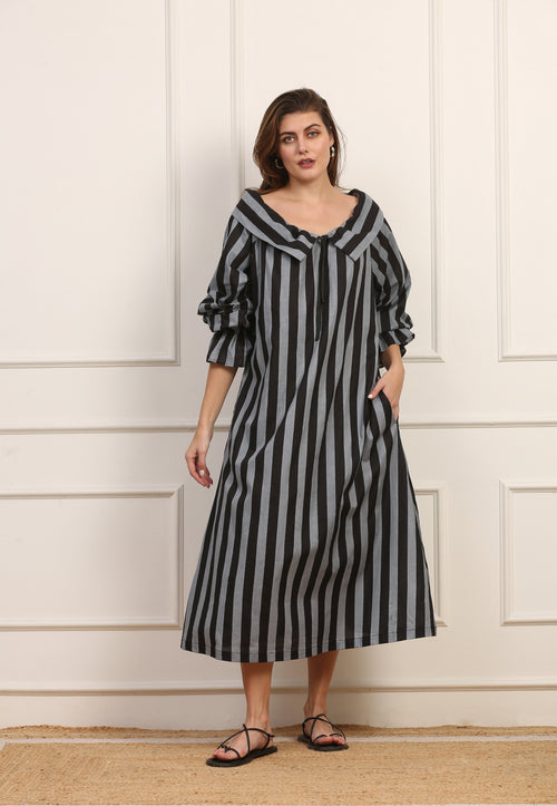 Abito Midi a Righe Grigie e Nere in Cotone con Maniche a Volant