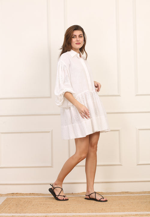 Mini Abito in Cotone Bianco con Ricami Sangallo e Maniche a Balze
