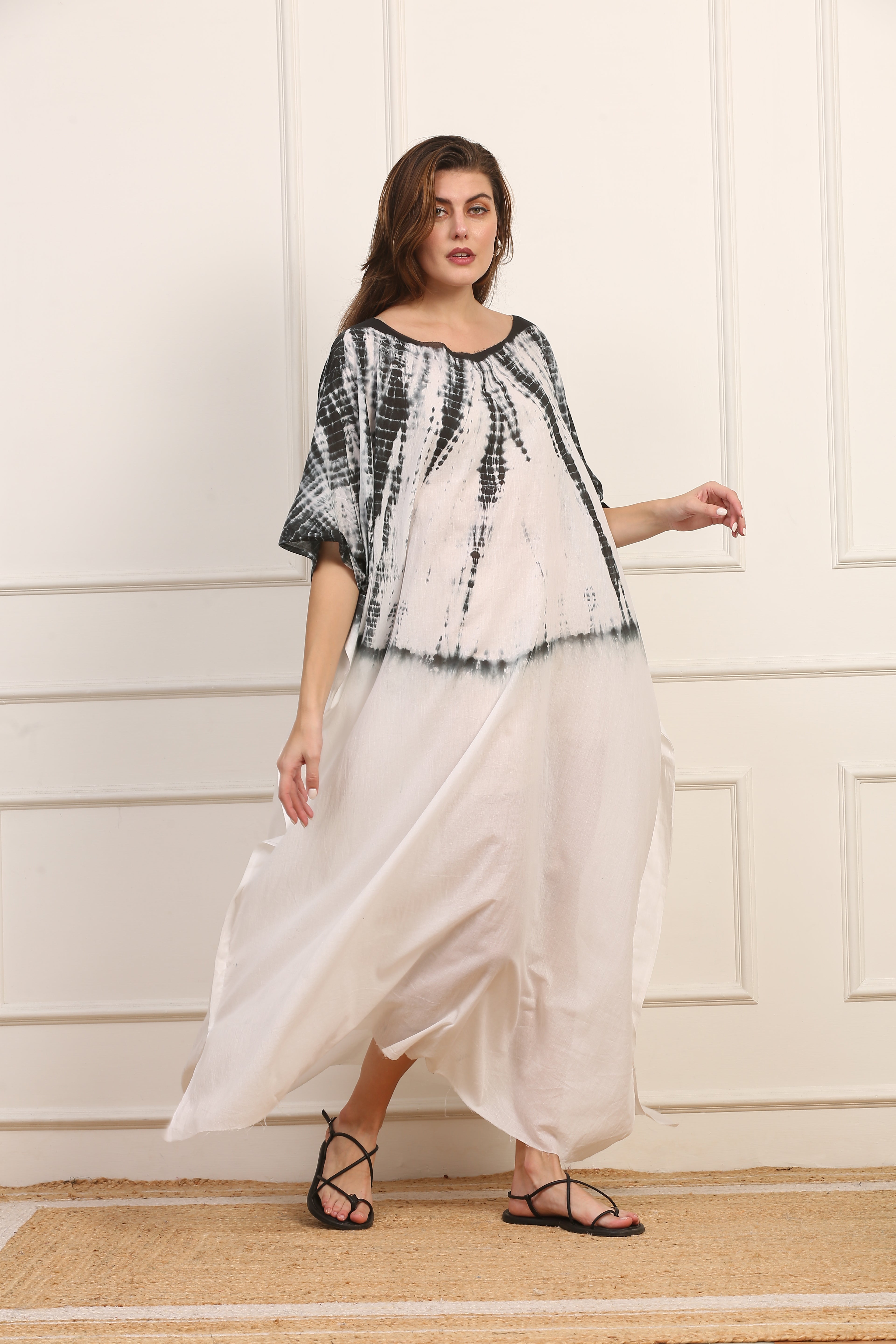 Kaftano Versatile in Seta Shibori Bianco e Nero