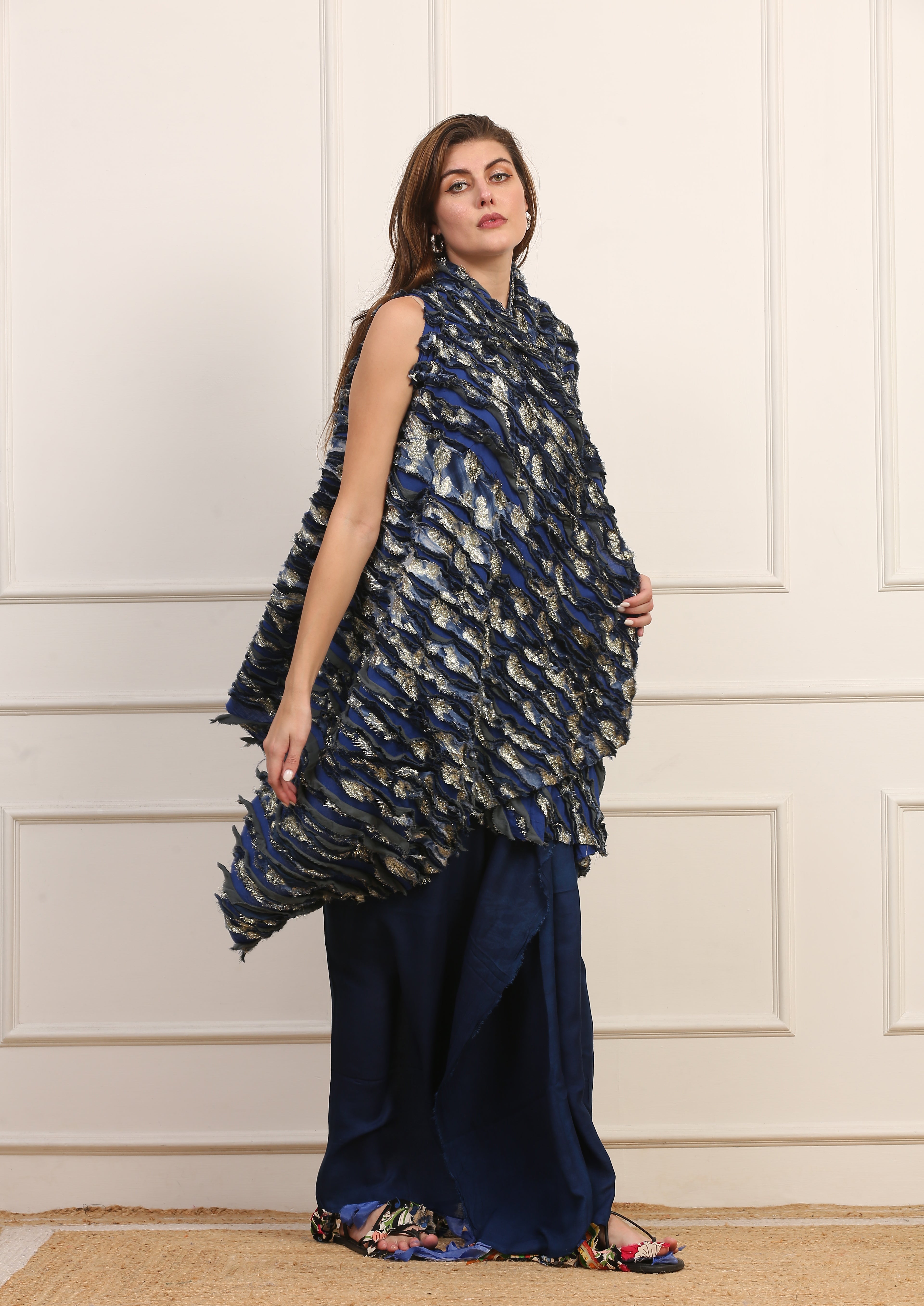 Stola con Buchi Maltinta Blu e Oro Artigianale