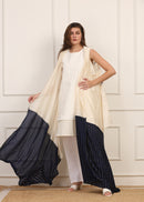 Stola Versatile in Seta Viscosa Patchwork Bianco e Blu con Shibori