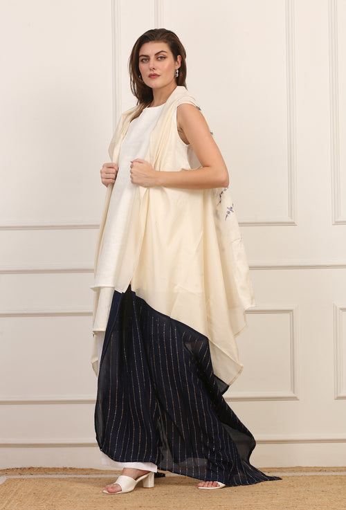 Stola Versatile in Seta Viscosa Patchwork Bianco e Blu con Shibori