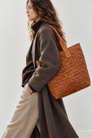 Borsa intrecciata cognac in pelle