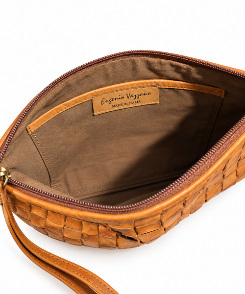 Pochette intrecciata in pelle