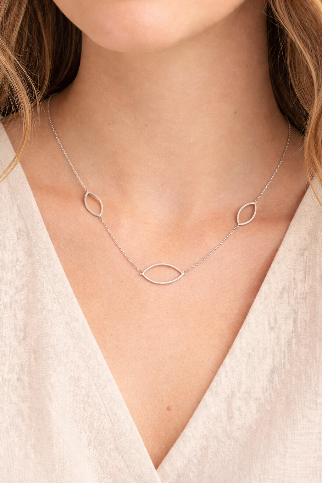 Collana con Elementi Ovali Bagnata in Argento