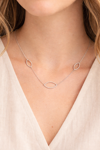 Collana con Elementi Ovali Bagnata in Argento