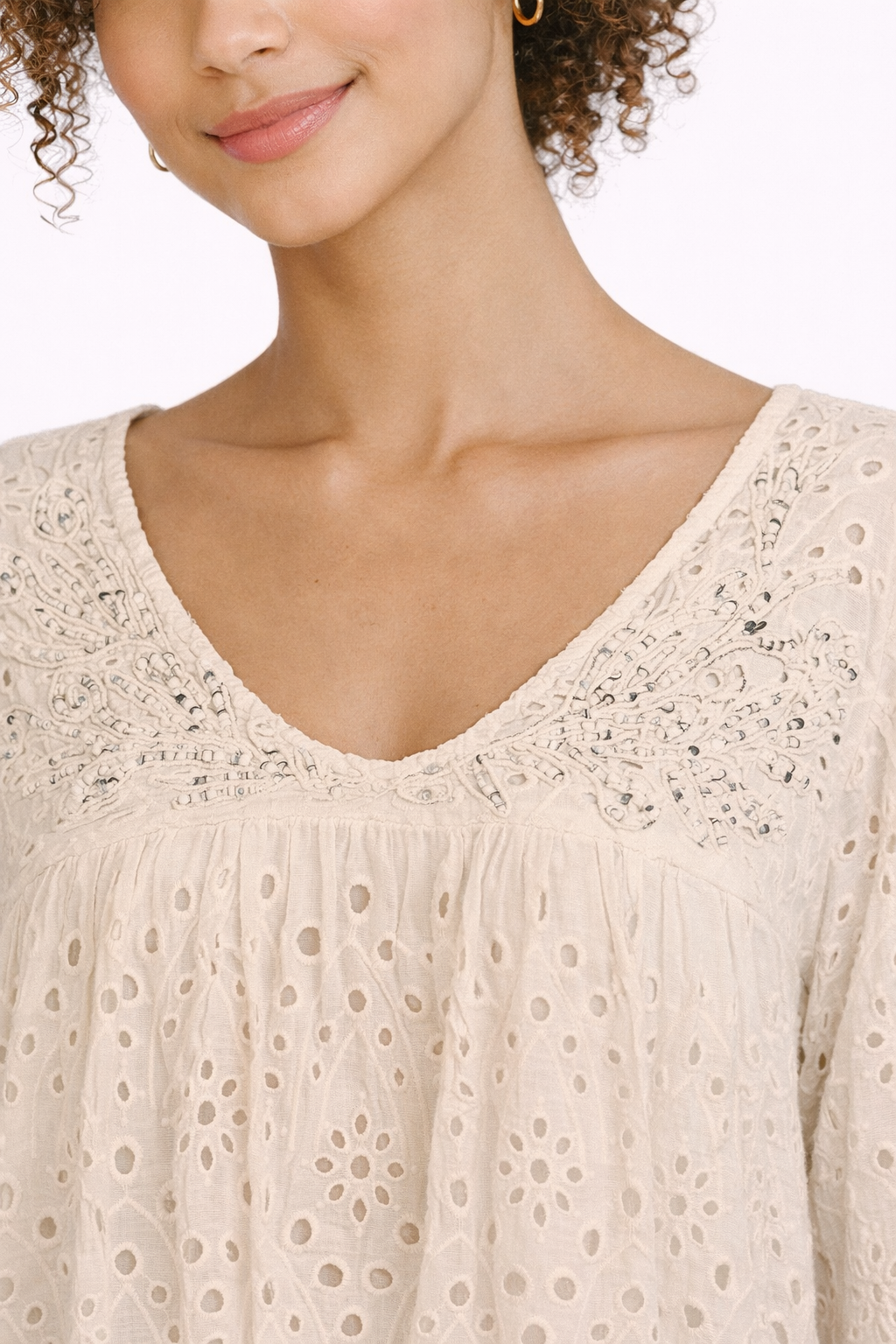 T-Shirt in Cotone Sangallo con Ricami e Bottoni sul Retro