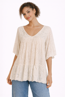 T-Shirt in Cotone Sangallo con Ricami e Bottoni sul Retro